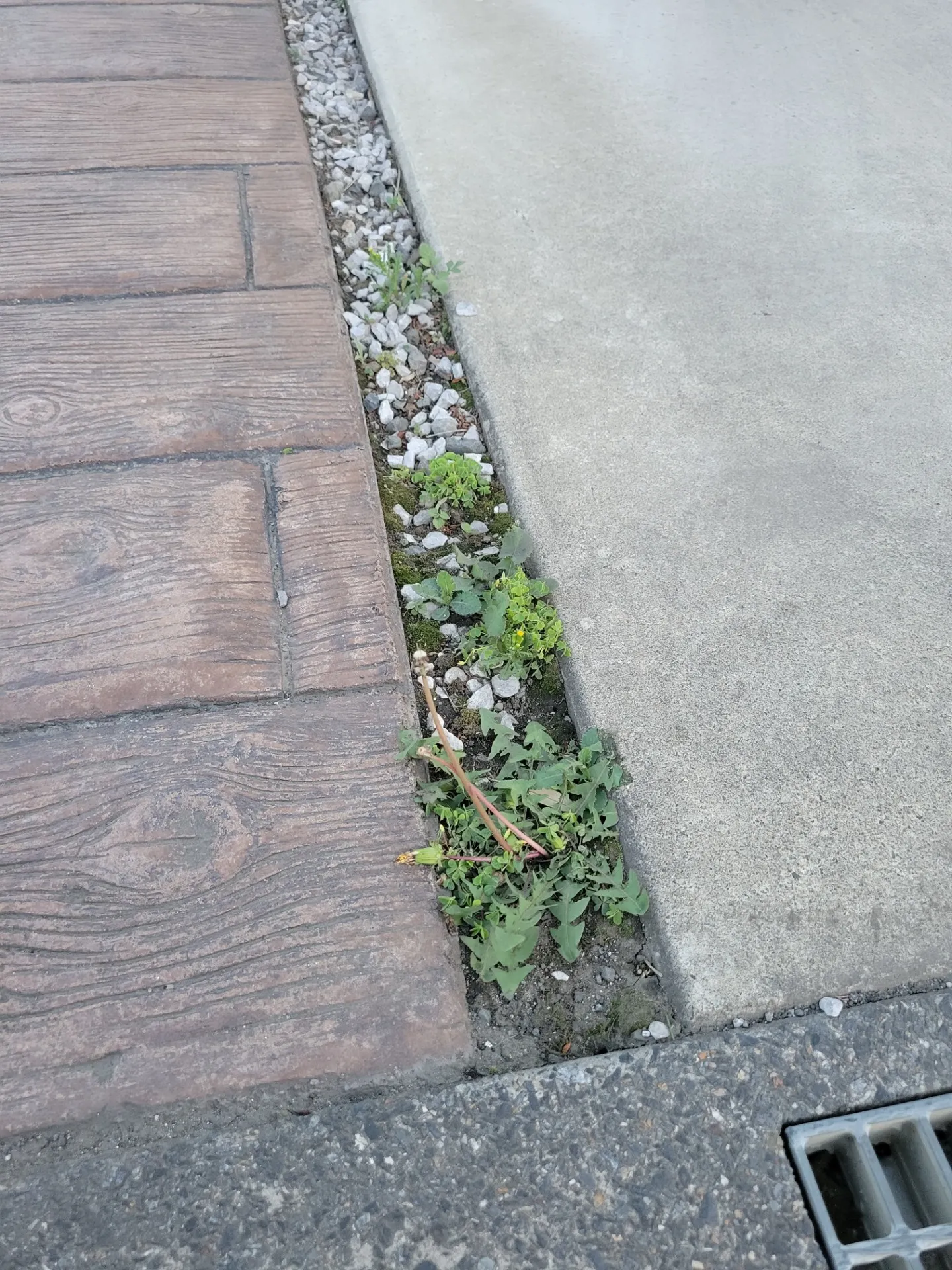 駐車場の砂利目地をおすすめしない理由